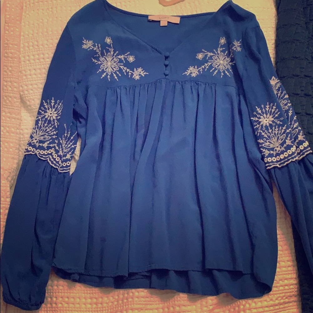 Blue and white top